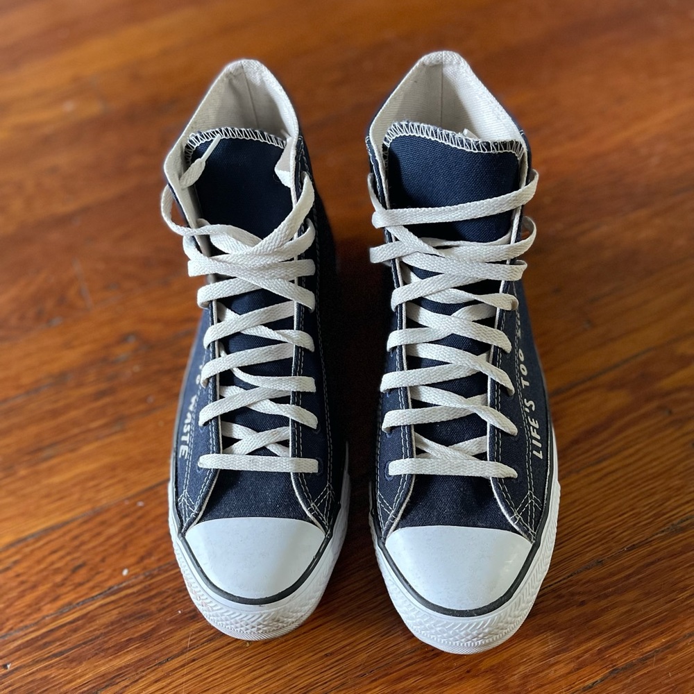 Converse - Picture 2 of 3